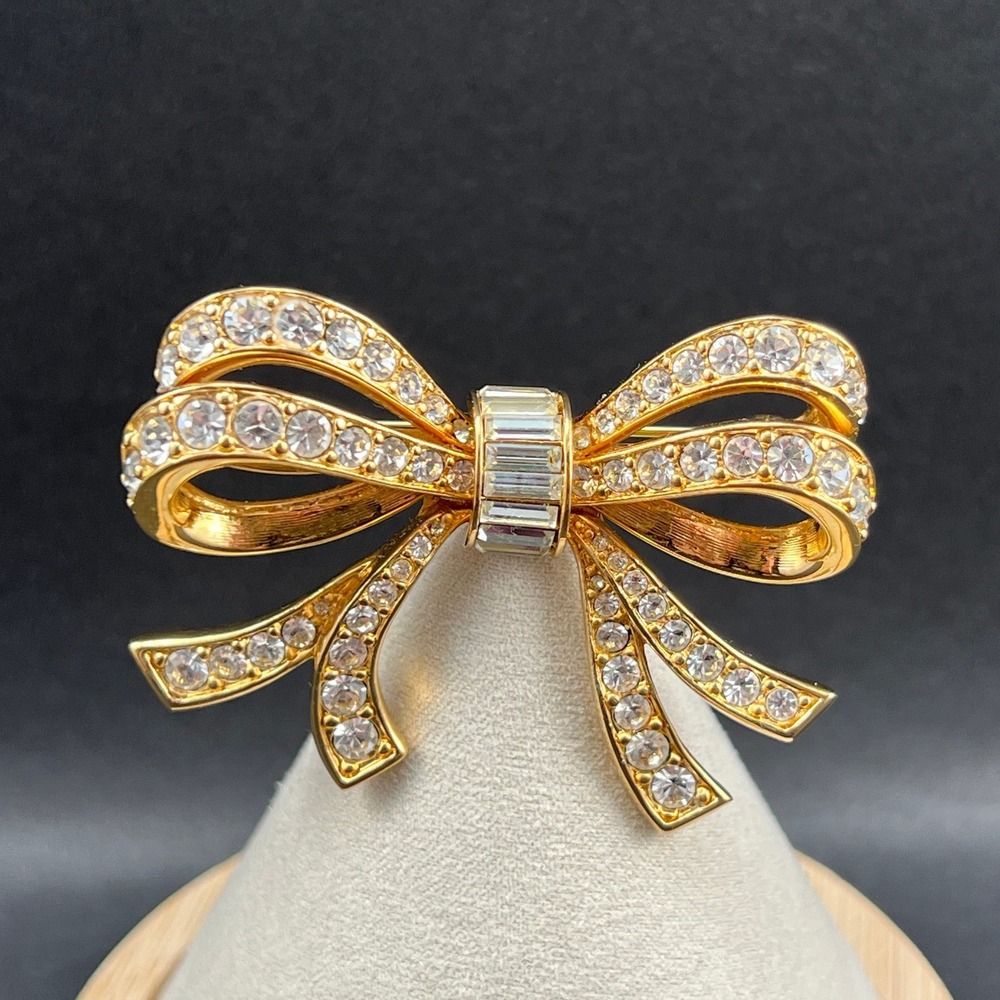 Vintage‎ Rhinestone Brooch Gold Tone Bow Ribbon Signed D.S. Co. Daniel Swarovski